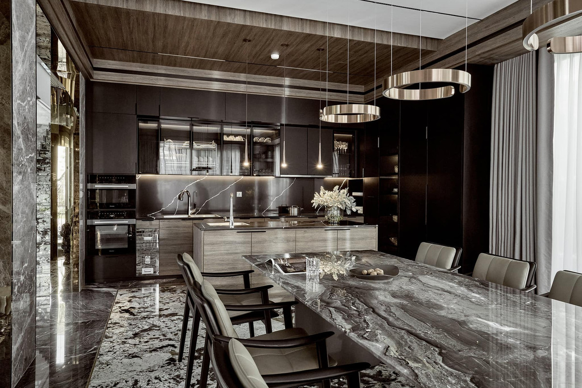 Phòng bếp sang trọng và hiện đại.