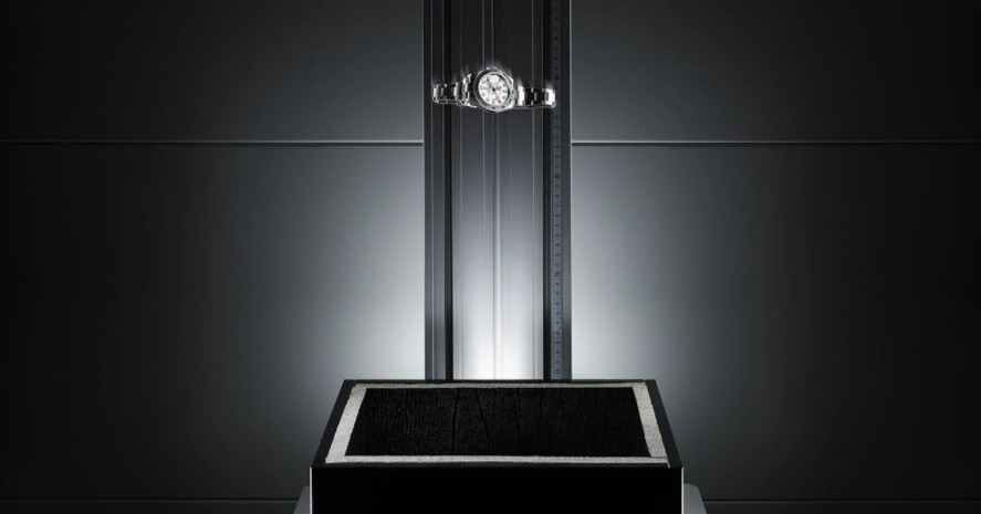 Đặc biệt, đồng hồ Rolex phải trải qua hơn 20 loại thí nghiệm va đập trước khi được đưa ra thị trường.