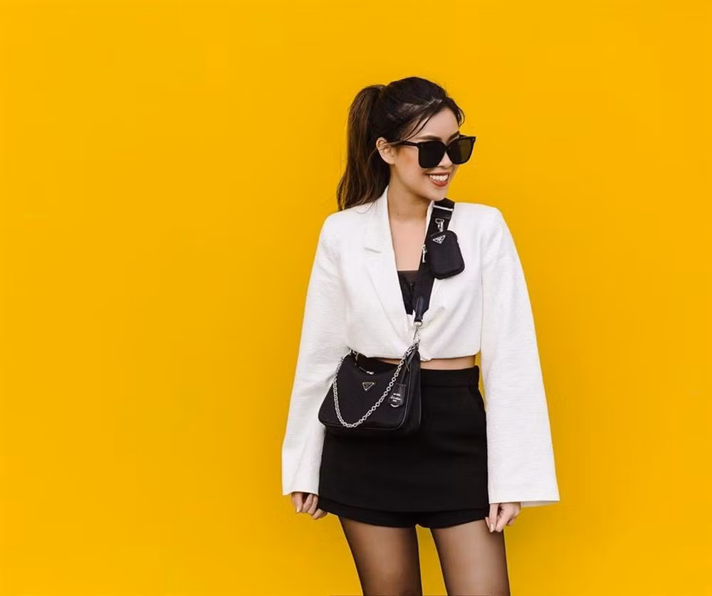 Chiếc túi Prada có giá khoảng 38 triệu đồng cũng nằm trong bộ sưu tập hàng hiệu của Thảo Tiên. Ảnh: Vietnamnet