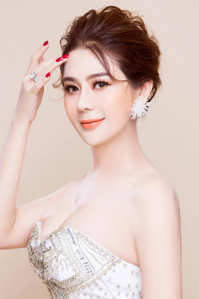 Bên cạnh đó, cô còn “đại tu” nhan sắc để đường nét trông nữ tính hơn. Tổng chi phí cho cuộc lột xác này ước tính không dưới 100.000 USD (khoảng 2 tỷ đồng). Ảnh: Internet