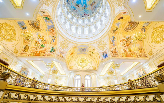 Thiết kế từ ngoài vào trong đều mang đậm nét cổ điển. Ảnh: Dương Anh Lai