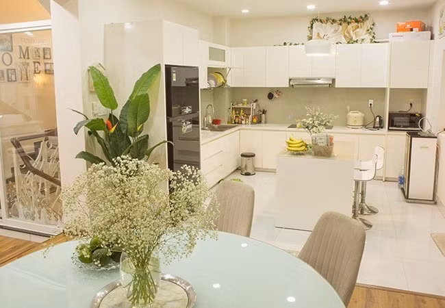 Nữ ca sĩ từng tâm sự cô thích sống ở đây vì khí hậu trong lành, ở ngay trung tâm thuận tiện đi lại.