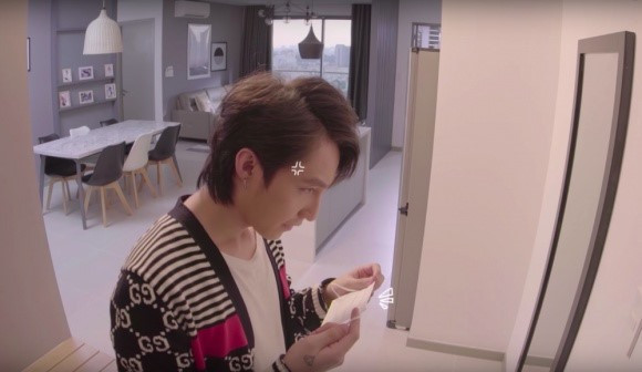 Nam ca sĩ từng chia sẻ đoạn clip cận cảnh mọi ngóc ngách của căn nhà này lên trang cá nhân. Ảnh chụp màn hình