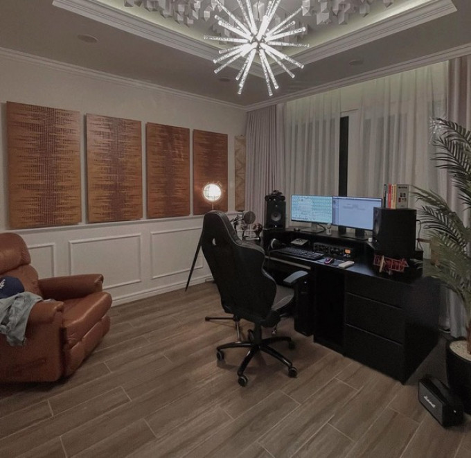  Nhà mới của Sơn Tùng rộng rãi đến mức còn có cả gác, phòng thu âm riêng. Ảnh: M-TP