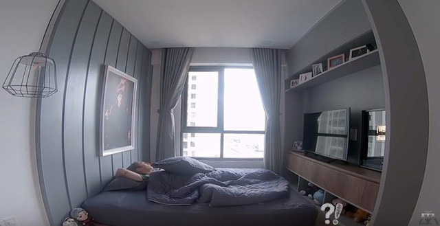 Do diện tích nhà không lớn nên Sơn Tùng sử dụng màu trắng, xám để tạo cảm giác rộng rãi. Thời điểm đó, căn nhà của Sơn Tùng có giá bán trên thị trường dao động từ 3 - 3,5 tỷ đồng. Ảnh chụp màn hình