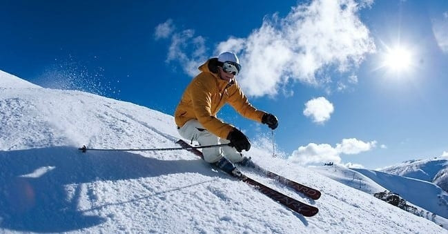 Đừng vội mua các dụng cụ thể thao chuyên dụng. Ban đầu hãy chọn cách thuê đồ. Khi nào thành thạo và sẵn sàng gắn bó với môn thể thao đó lâu dài thì hãy chi tiền mua sắm. Ảnh: Getty