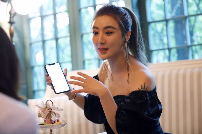 Đáng chú ý, Vy Á còn là một trong những gương mặt giương lá cờ đầu tiên trên mặt trận livestream của Taobao. Ảnh: Sohu