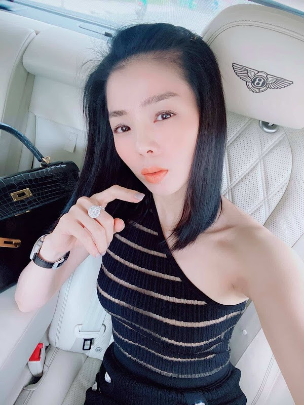 Lệ Quyên có biệt danh "yêu nữ kim cương". Ảnh: FBNV