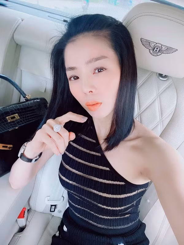 Lệ Quyên có biệt danh "yêu nữ kim cương". Ảnh: FBNV