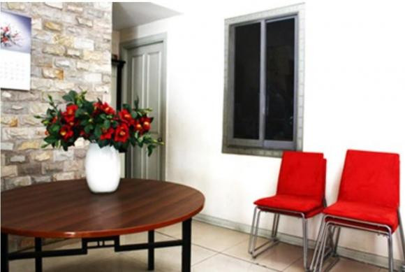 Một góc nhà khác rực rỡ với nội thất màu đỏ rực. Ảnh: Internet