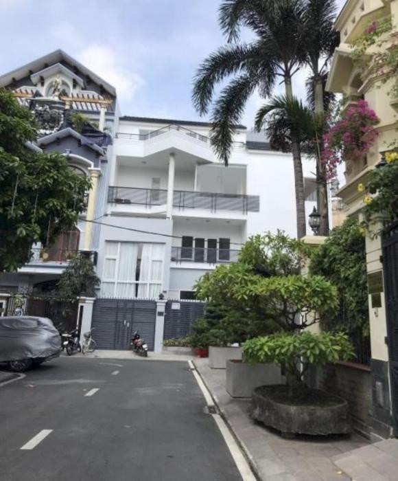 Căn nhà toạ lạc trong khuôn viên an toàn, sang trọng và vô cùng yên tĩnh giữa lòng Sài Gòn, vị trí đắc địa gần sân bay và trục đường chính Nguyễn Văn Trỗi, Phú Nhuận. Ảnh: Công lý &amp; xã hội