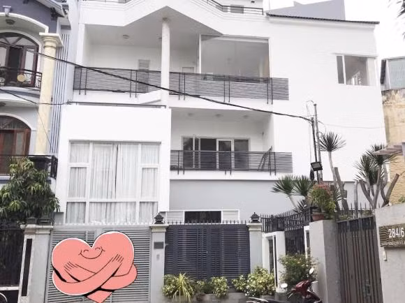 Mới đây, bà xã Lam Trường chia sẻ về việc rao bán ngôi nhà của vợ chồng cô tại TP Hồ Chí Minh. Ảnh: Công lý &amp; xã hội