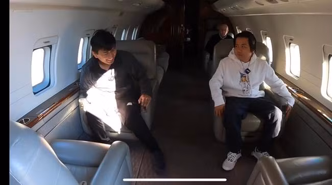 YouTuber Khoa Pug còn tự hào khẳng định chiếc phi cơ này có thể bay từ Houston qua Alaska, rồi bay qua Nhật, sau đó về Việt Nam. Ảnh chụp màn hình