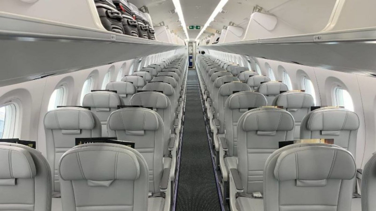 Tuy nhiên, máy bay Embraer E190 của Bamboo Airways có 98 ghế với 6 ở hạng thương gia và 92 ở hạng phổ thông. Ảnh: Bamboo Airways