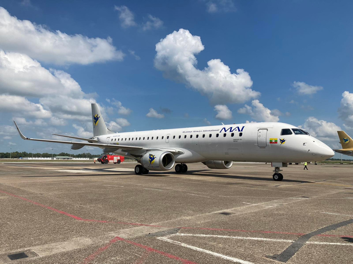 Chuyến bay đầu tiên của Embraer E190 thực hiện vào tháng 3/2004. Khách hàng đầu tiên của E190 là hãng hàng không giá rẻ JetBlue có trụ sở ở New York, hãng này đặt mua 100 chiếc và 100 tùy chọn. Ảnh: Lara