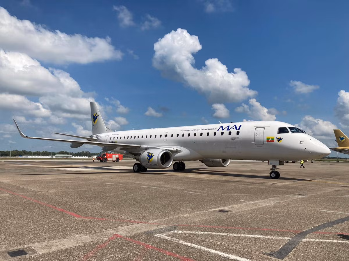 Chuyến bay đầu tiên của Embraer E190 thực hiện vào tháng 3/2004. Khách hàng đầu tiên của E190 là hãng hàng không giá rẻ JetBlue có trụ sở ở New York, hãng này đặt mua 100 chiếc và 100 tùy chọn. Ảnh: Lara
