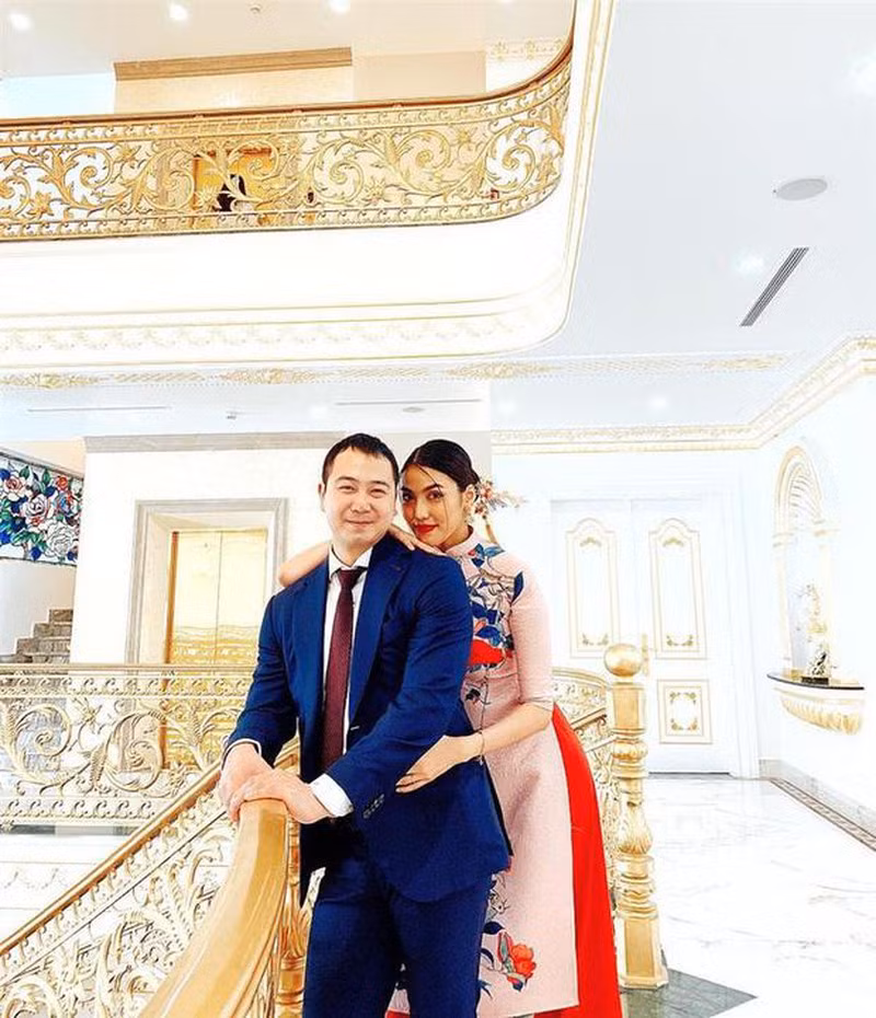 Mọi thứ đều được dát vàng lộng lẫy. Nguồn ảnh: FBNV, Instagram