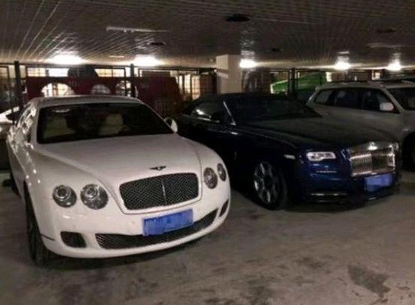 Chỉ riêng tại garage xe của nữ đại gia này có đến hàng chục chiếc xe hơi sang trọng như Rolls-Royce, Ferrari, Lamborghini và hãng xe mà cô yêu thích nhất chính là Bentley.