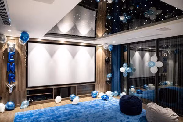  Biệt thự của Cường Đô La và Đàm Thu Trang có một khu rạp chiếu phim cực kỳ sang trọng. Nguồn ảnh: FBNV