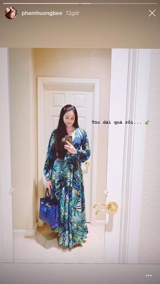 Đặc biệt, trong bộ sưu tập túi hàng hiệu của Phạm Hương còn có chiếc Hermers Corodile 30 Birkin Bag - một trong những dòng túi đắt đỏ bậc nhất thế giới, trị giá lên đến 95.500 USD (hơn 2,2 tỷ đồng).