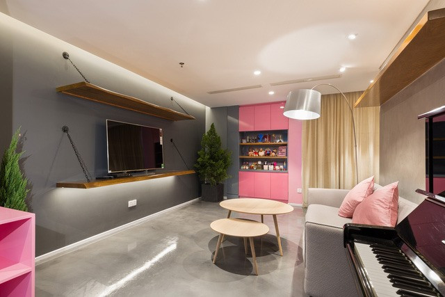 Tổ ấm của gia đình Ngọc Thanh Tâm được ghép từ 6 căn hộ cao cấp nên diện tích khá rộng.