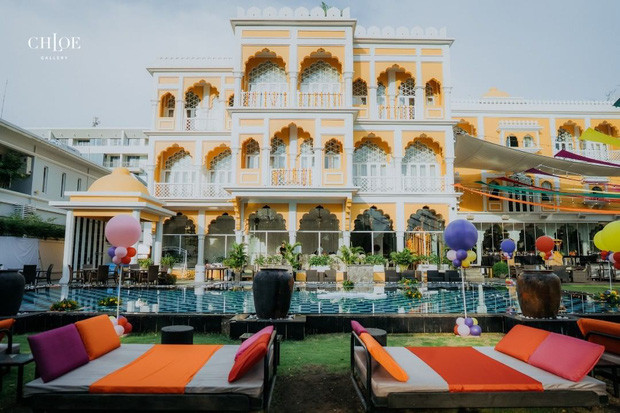 Chloe Nguyễn được biết đến với cái tên "tiểu thư lâu đài trắng" do gia đình cô sở hữu 1 toà lâu đài vô cùng hoành tráng tại quận 7.