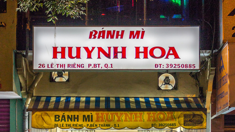 Tiệm bánh mì Huỳnh Hoa ra đời vào năm 1989, nổi tiếng nhất nhì Sài Gòn. Ảnh: Banhmihuynhhoa