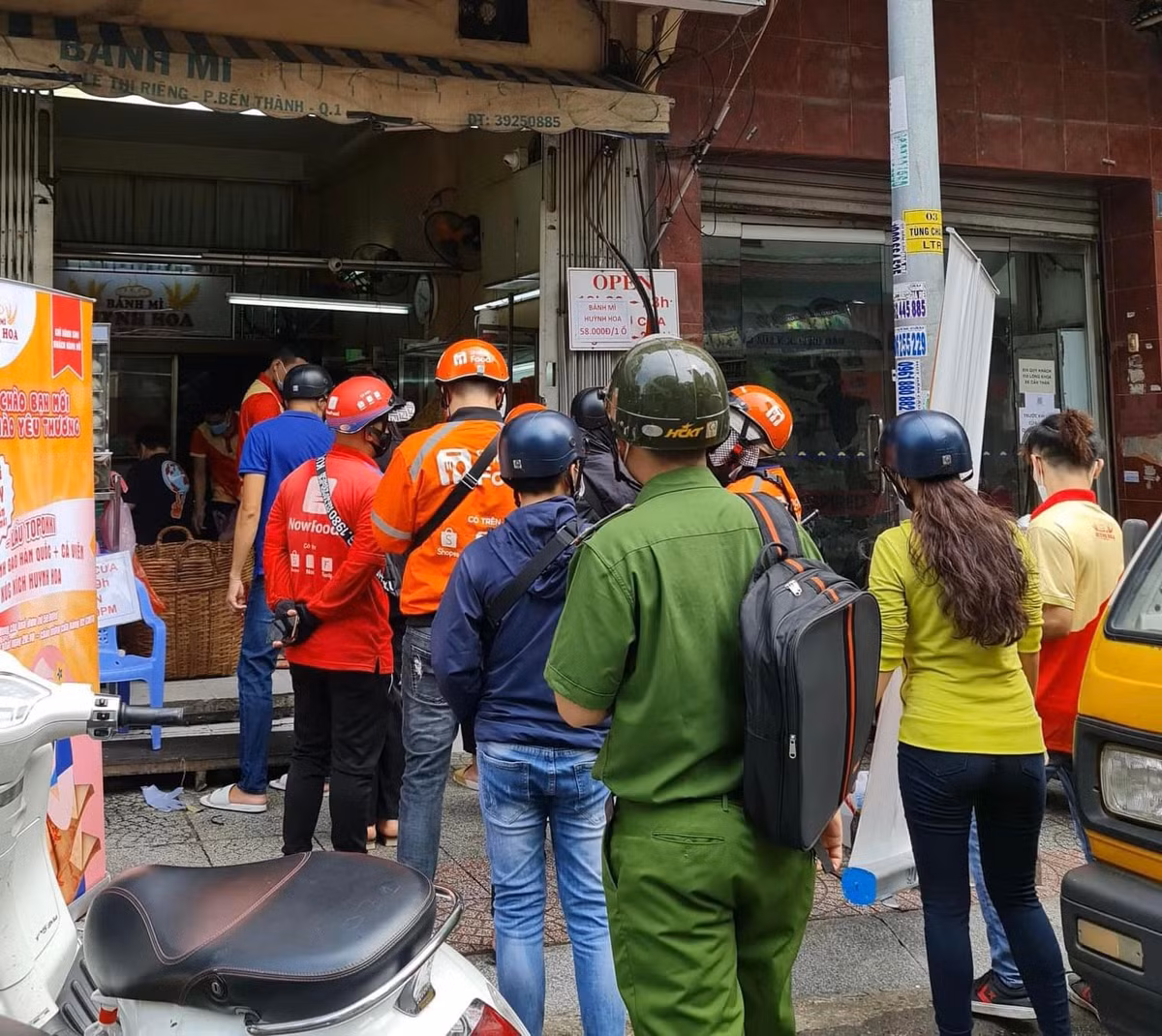 Bánh mì Huỳnh Hoa được biết đến như một tiệm bánh mì hấp dẫn nhất nhì ở Sài Gòn. Đây cũng là một địa chỉ được cách tính độ sành ăn săn lùng nhiều nhất ở Sài Gòn. Ảnh: Facebook