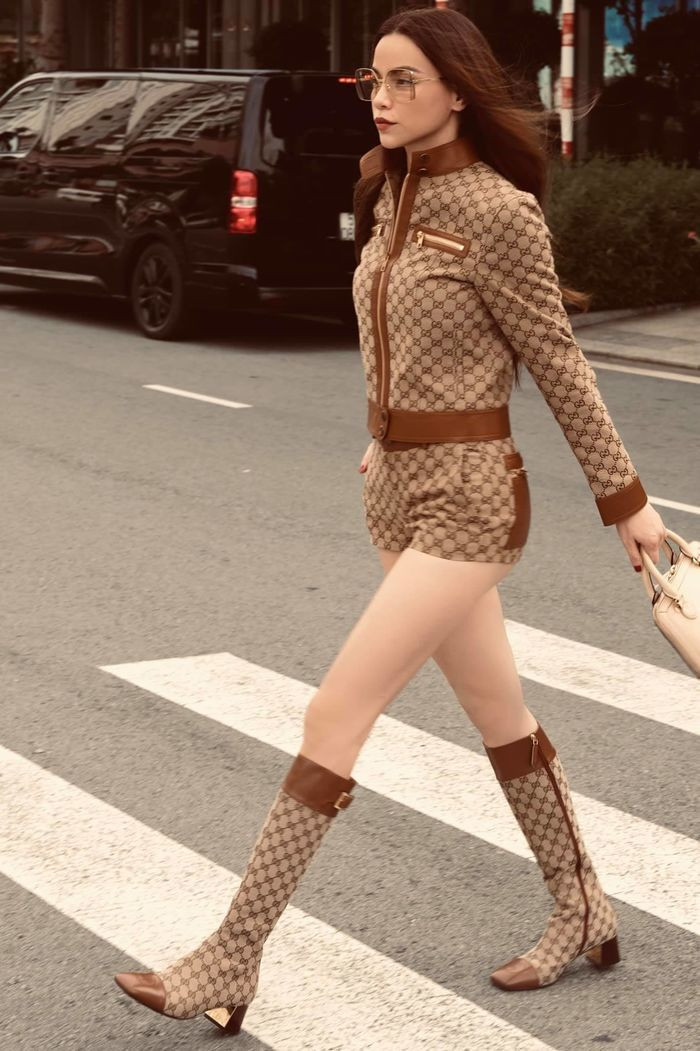 Tổng giá trị cây hàng hiệu trên người Hồ Ngọc Hà vào khoảng 249 triệu. Ảnh: FBNV