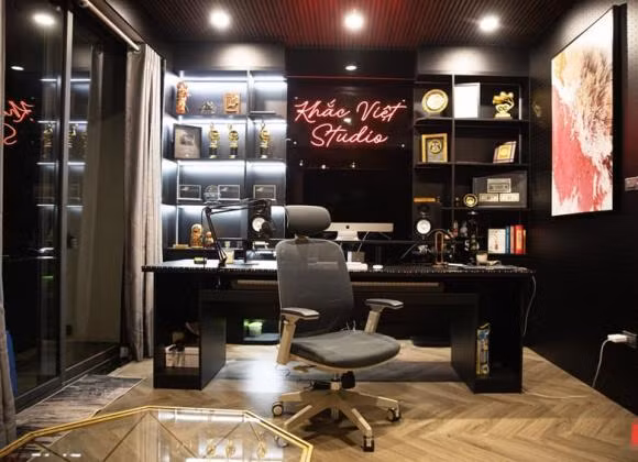 Trong nhà, Khắc Việt thiết kế một studio riêng. Ảnh: FBNV