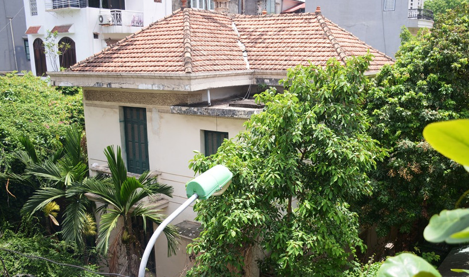 Mới đây, cử tri quận Hoàn Kiếm đề nghị UBND TP Hà Nội xem xét để đưa vào sử dụng nhà biệt thự số 12 Nguyễn Chế Nghĩa. Ảnh: Dân Việt