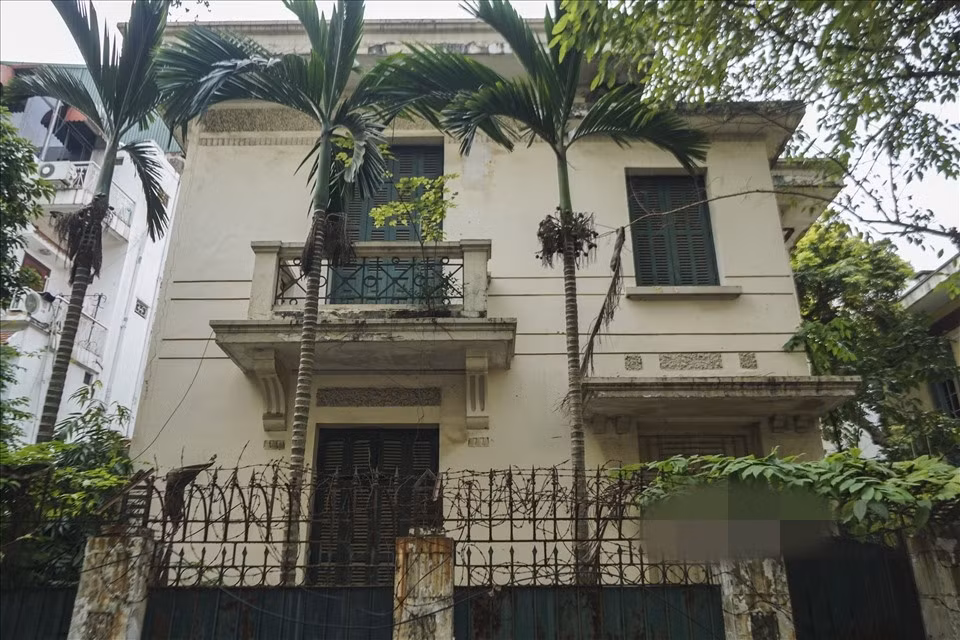 Căn biệt thự có diện tích khoảng 410 m2. Trong đó, diện tích xây dựng là 185 m2, còn lại khu vực sân vườn hơn 200 m2. Ảnh: Lao động