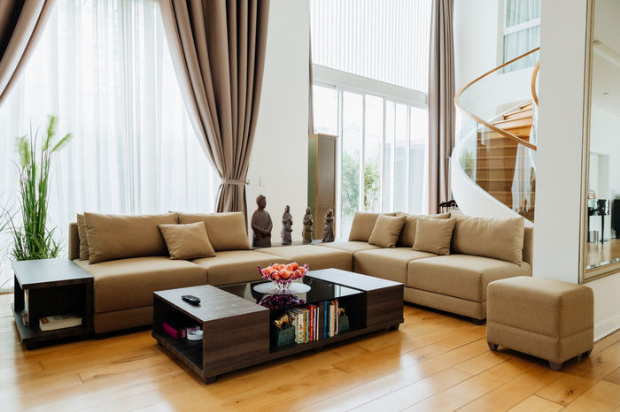 Đó là căn nhà gồm 4 tầng lầu với nhiều phòng riêng biệt được thiết kế theo phong cách hiện đại. Ảnh: Bestie