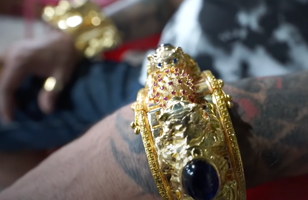 Anh Dũng cho biết bộ trang sức này đều đã được làm mới 100% sau dịch. Ảnh: Street food.