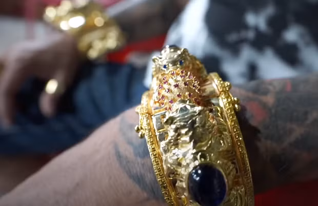 Anh Dũng cho biết bộ trang sức này đều đã được làm mới 100% sau dịch. Ảnh: Street food.