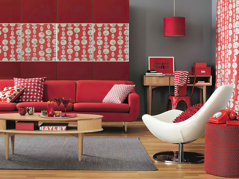 Giá dịch vụ bảo vệ an ninh có thể lên tới cả triệu đồng/ngày, là khoản “cá kiếm” hấp dẫn với những đối tượng như sinh viên, bà nội trợ. Ảnh: Internet