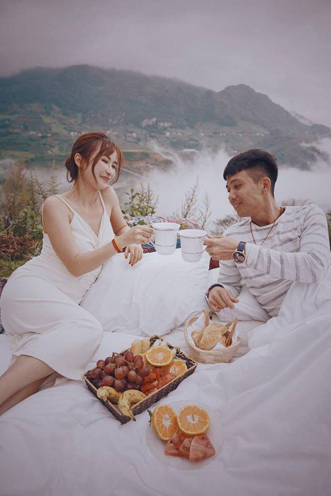 Nếu như giới nhà giàu thường hay kín tiếng thì vợ chồng đại gia Minh Nhựa - Mina Phạm lại là ngoại lệ. Họ thường xuyên đăng những bức hình sống ảo phần nào chứng minh cuộc sống xa xỉ đúng chất thượng lưu của mình.