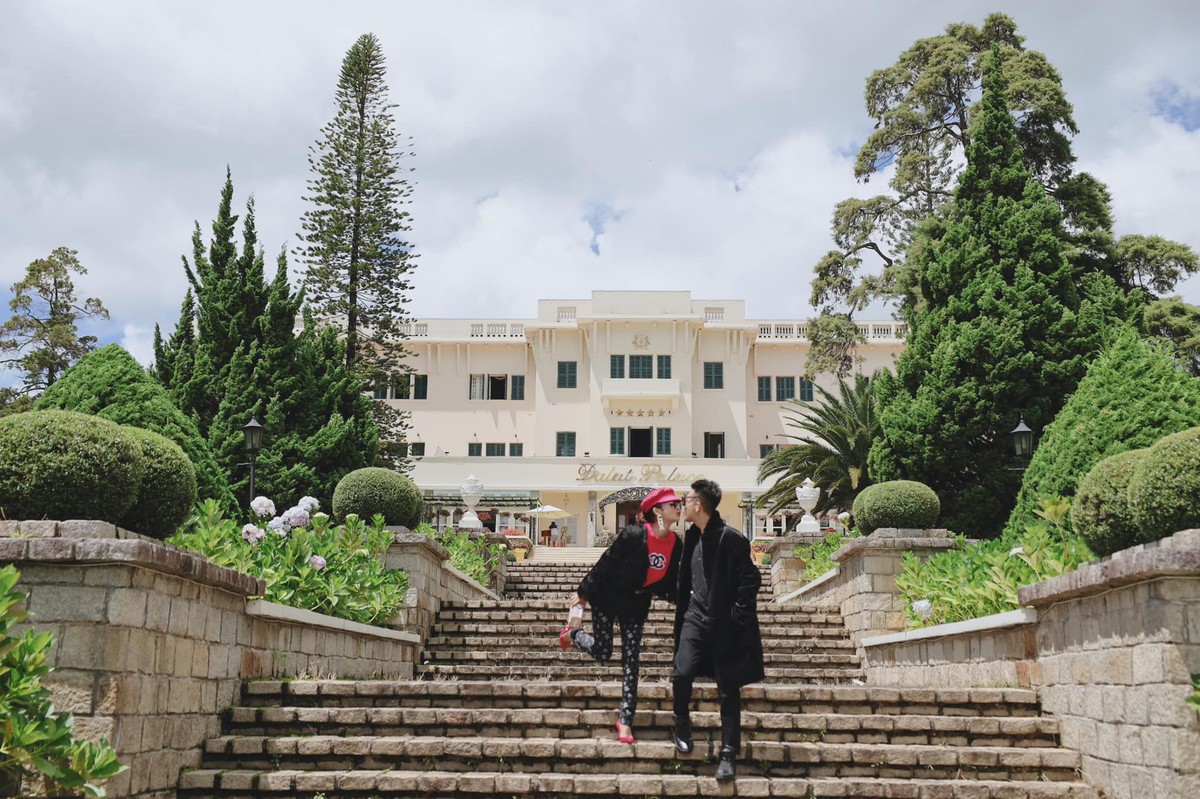 ... hôm sau đã tung ảnh cực tình tứ ở biệt thự riêng của gia đình ở Đà Lạt.