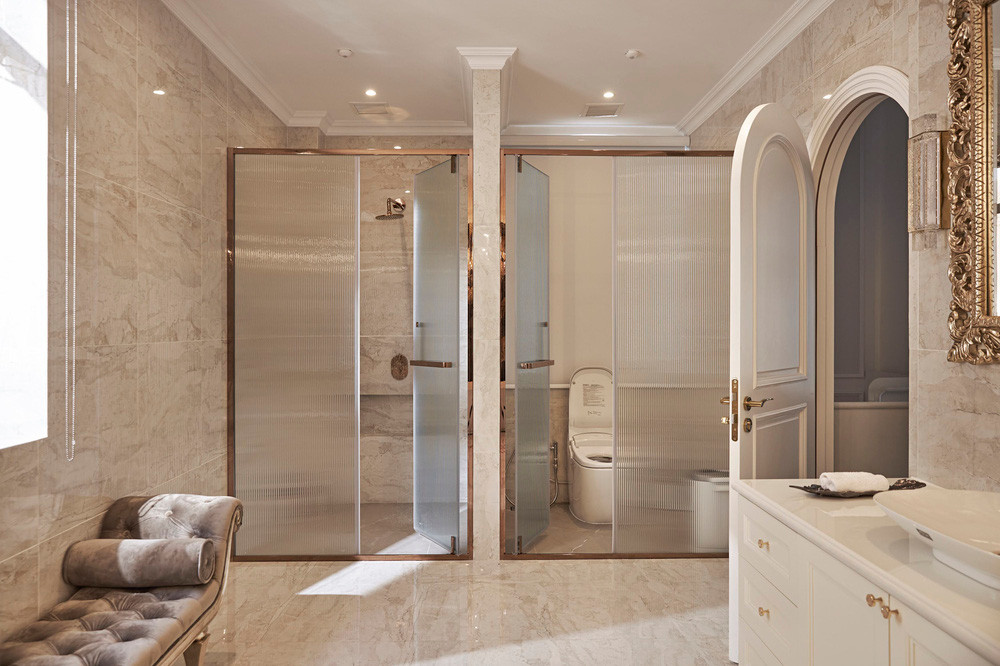 Chiếc bồn cầu xịn xò trị hơn 100 triệu.