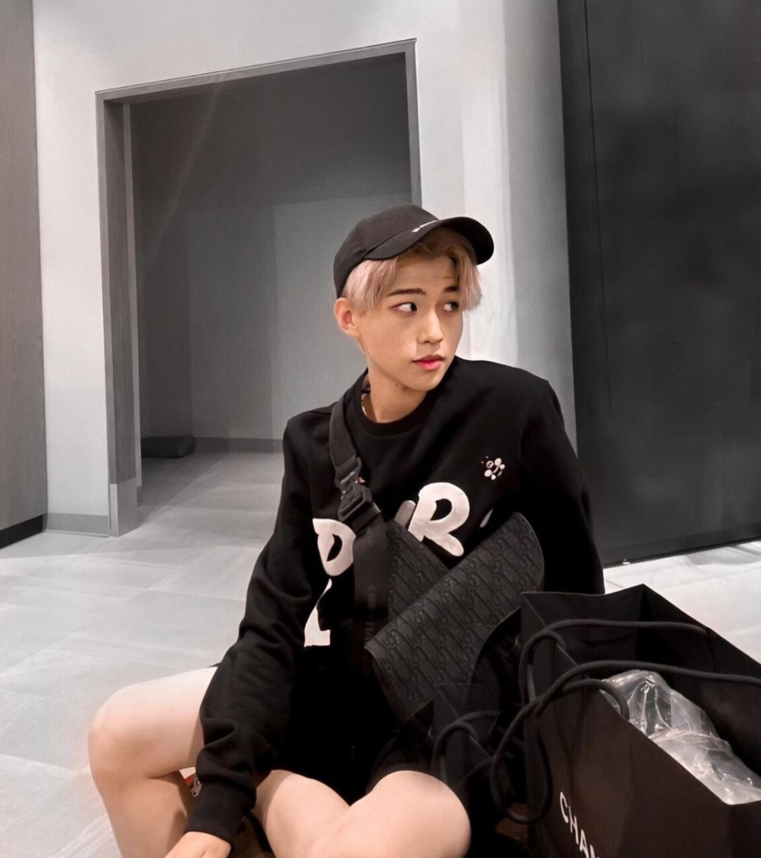 Nhất Hoàng (tên thật Hoàng Quang Nhất) là một trong những rich kid quen thuộc với cư dân mạng. Sinh năm 2003, Nhất Hoàng là con trai của Chủ tịch Hội đồng quản trị Nhất Thống Group.