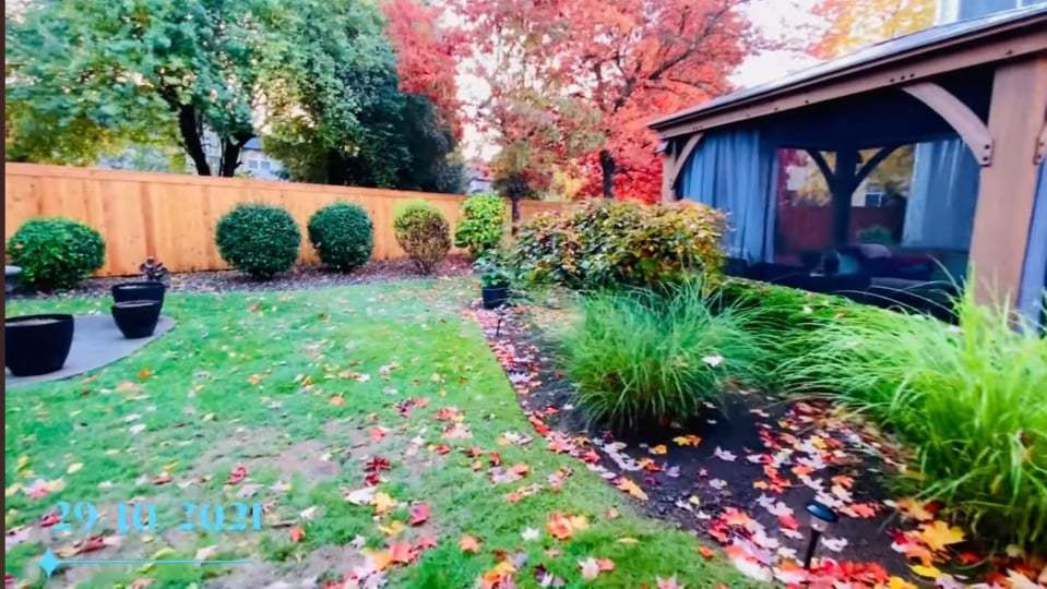 Căn biệt thự rộng lớn và bề thế là vậy, nhưng ca sĩ Mạnh Quỳnh chỉ nhận là một căn nhà đơn sơ.