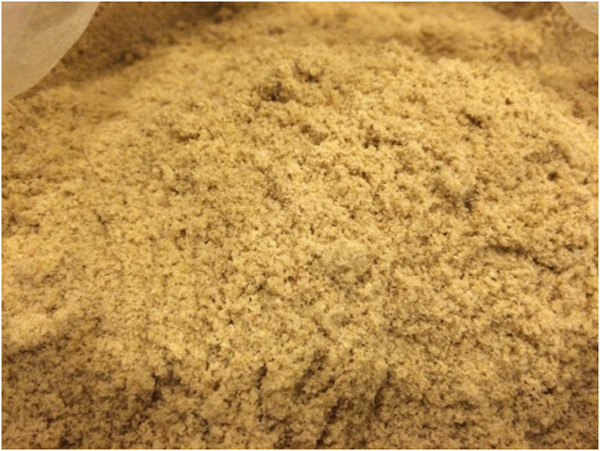 Loại cám đắt đỏ này là cám hữu cơ, trải qua nhiều công đoạn mới đến tay người dùng. Theo người bán, 1 tấn cám gạo thông thường mới làm ra được 10kg cám gạo hữu cơ. Ảnh: IT