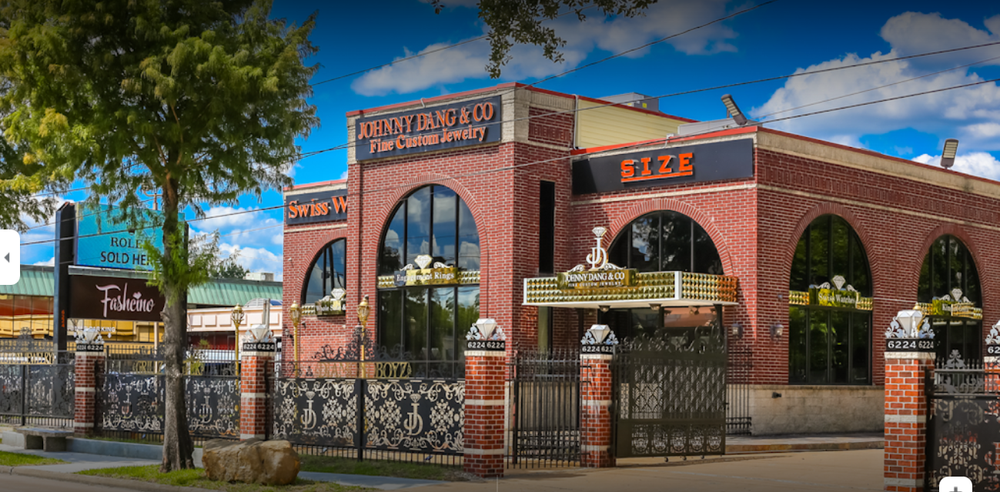 Sau hơn 20 năm theo đuổi công việc làm trang sức, Celebrity Net Worth ước tính giá trị tài sản ròng Johnny Đặng là 20 triệu USD (khoảng 460 tỷ đồng). Ảnh: Internet