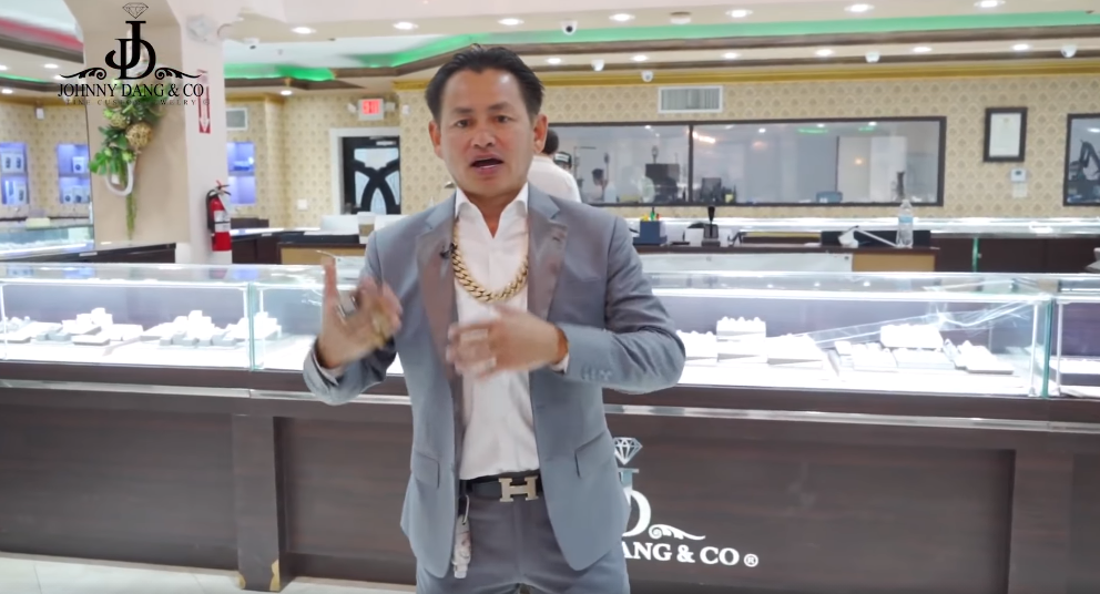 Ước tính, mỗi chiếc máy chế tác kim hoàn tại đây có giá từ 75.000 – 200.000 đô la (khoảng 1,7 tỷ đến 4,4 tỷ). Ảnh: Ảnh: Wikici