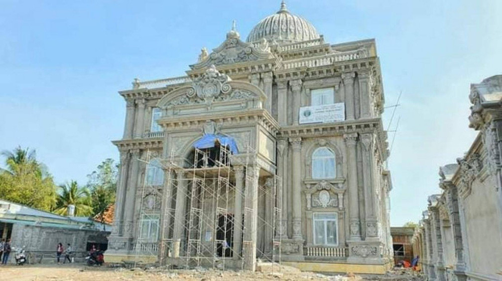 Theo chia sẻ của ông Lang, trong thời gian nghỉ dịch do TP HCM bị ảnh hưởng, ông có ý tưởng xây dựng lâu đài này ở Phong Điền, Cần Thơ – nơi ông sinh ra. Ảnh: Báo giao thông