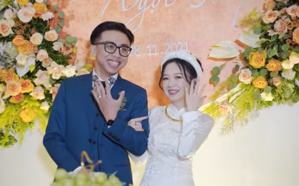 Ngày 28/11, thiếu gia làng YouTube đã chính thức đính hôn với tình yêu 3 năm của mình. Tuy nhiên, ngày 5/12 vừa qua, cặp đôi mới thông báo công khai trên mạng xã hội. Ảnh: Facebook