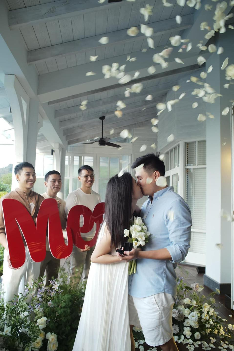 Thiếu gia Nguyễn Hải Long và Salim công khai mối quan hệ hồi tháng 10/2021. Ảnh: Facebook