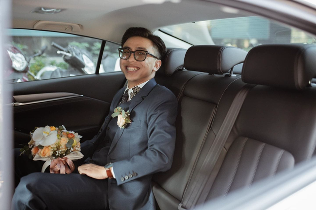 Tân Một Cú là một YouTuber khá quen mặt thường xuyên review công nghệ. Bên cạnh đó, Tân Một Cú (tên thật là Phạm Ngọc Tân) còn được biết đến là thiếu gia nhà Phở 10 Lý Quốc Sư nổi tiếng. Ảnh: Facebook