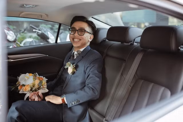 Tân Một Cú là một YouTuber khá quen mặt thường xuyên review công nghệ. Bên cạnh đó, Tân Một Cú (tên thật là Phạm Ngọc Tân) còn được biết đến là thiếu gia nhà Phở 10 Lý Quốc Sư nổi tiếng. Ảnh: Facebook