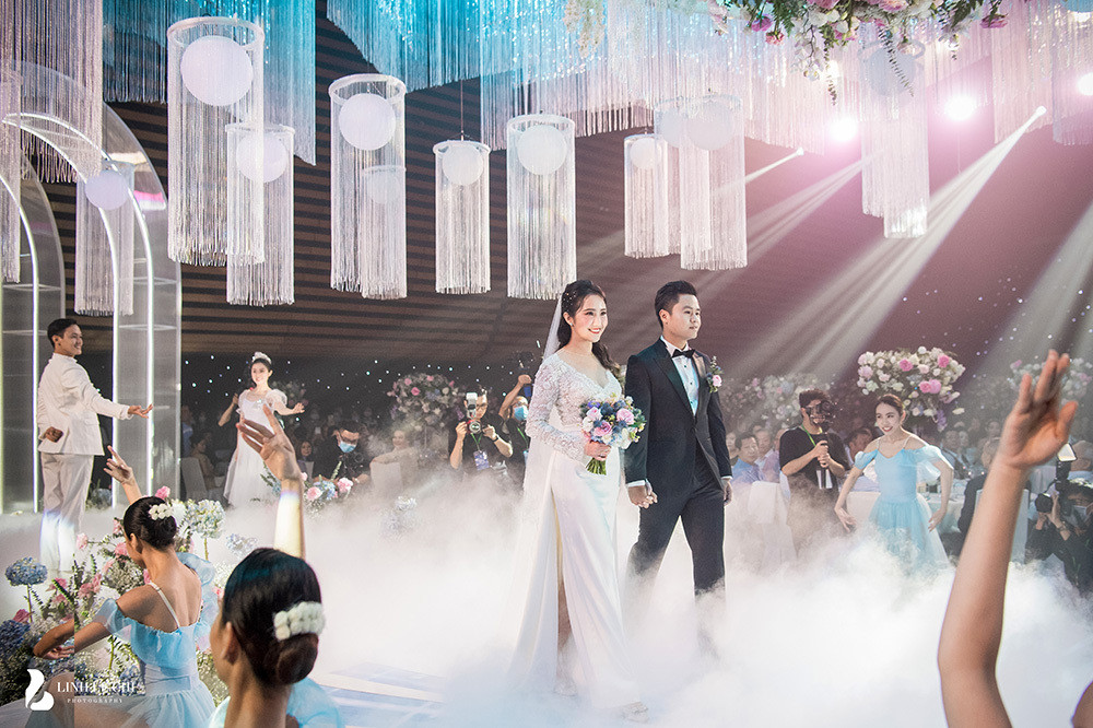 Hôn lễ của cặp đôi được tổ chức tại một trung tâm hội nghị sự kiện sang trọng bậc nhất Sài Gòn với chi phí khoảng hơn 20 tỷ đồng. Ảnh: Vietnamnet